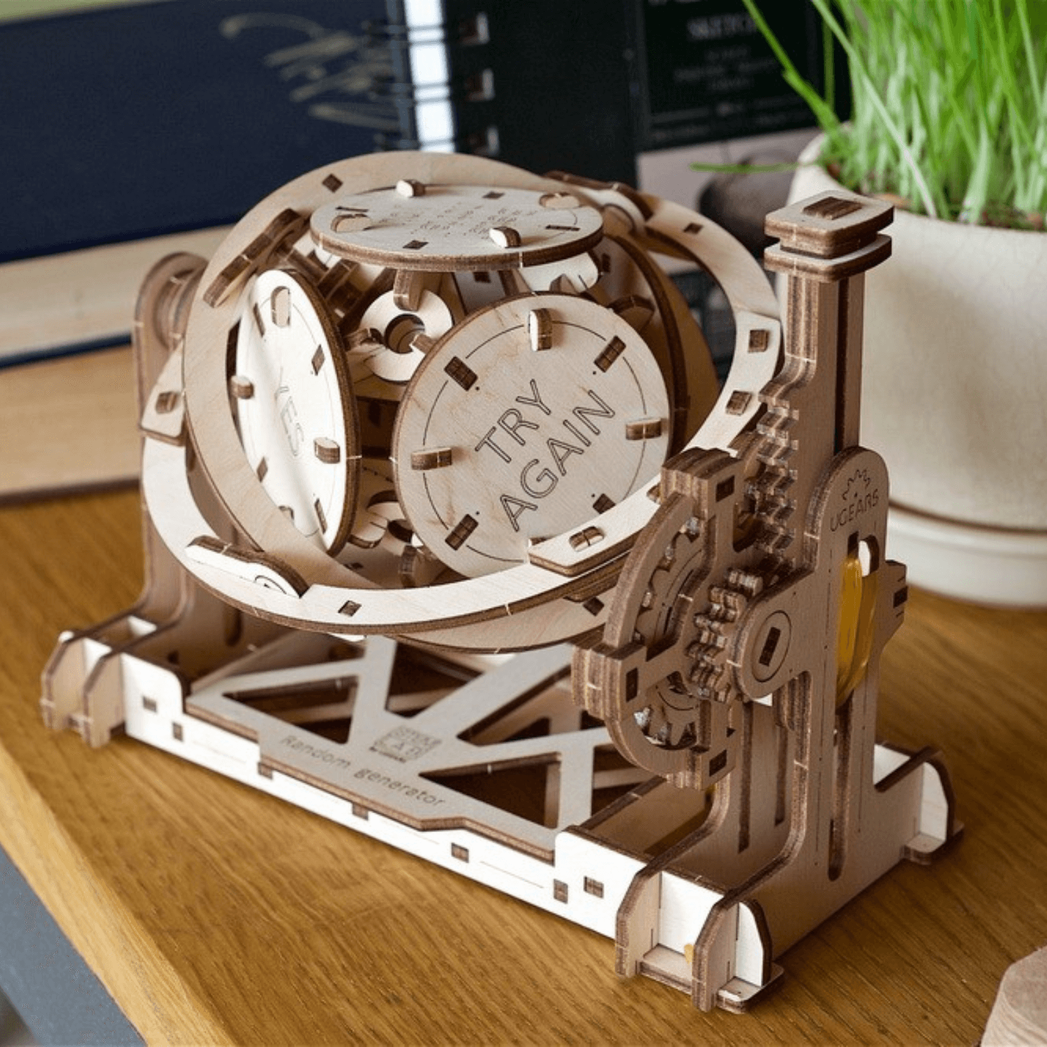 Willekeurige mechanische houten puzzel Ugears--